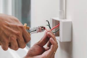 Image presents What does a single point mean when wiring an outlet and Level 2 Electrician